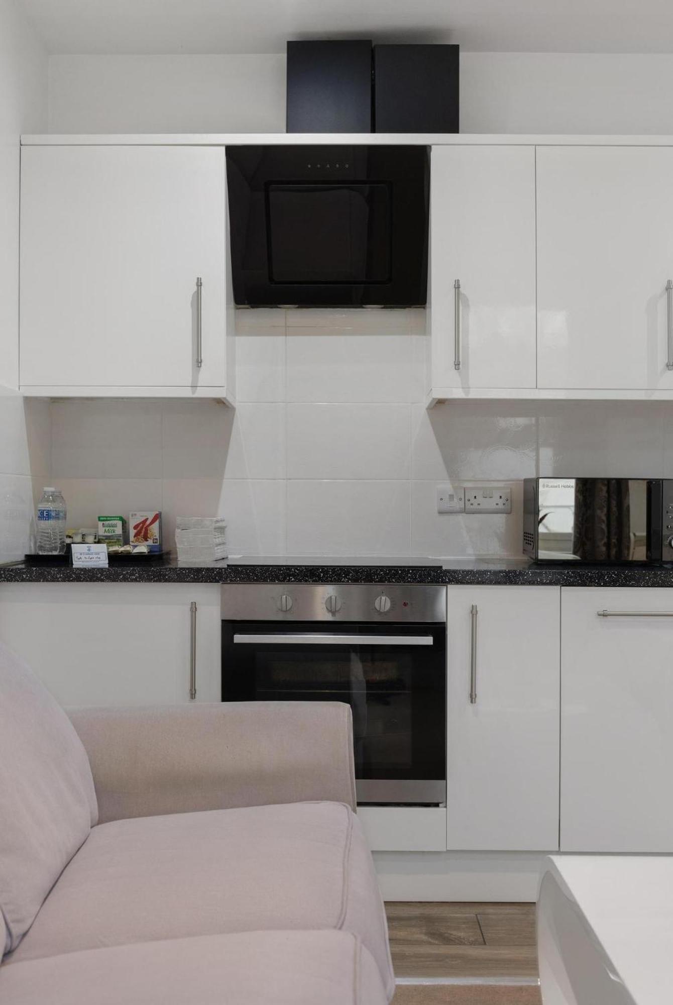 Central&modern One Bedroom Flat 201 *